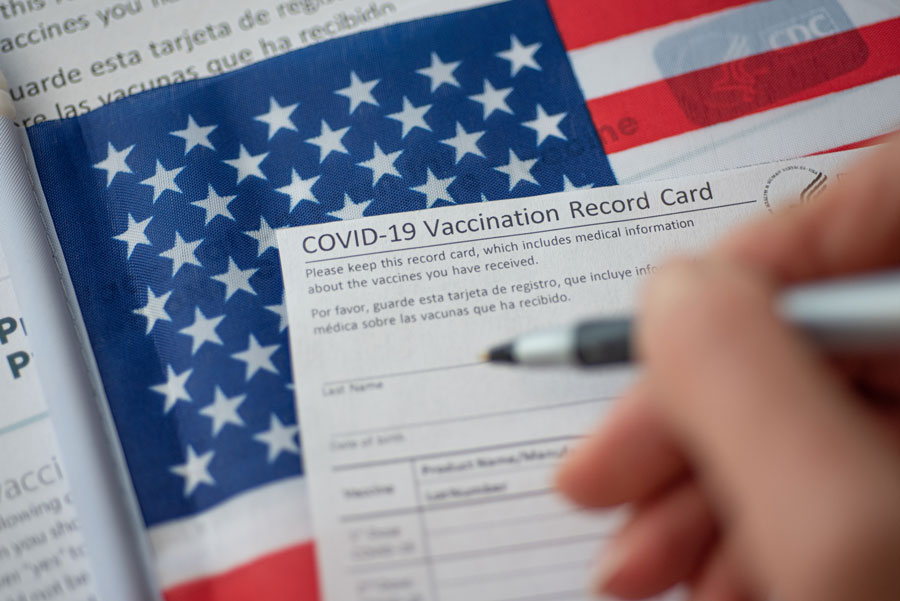 Requisito de la vacuna Covid-19 del USCIS en casos con exámenes médicos
